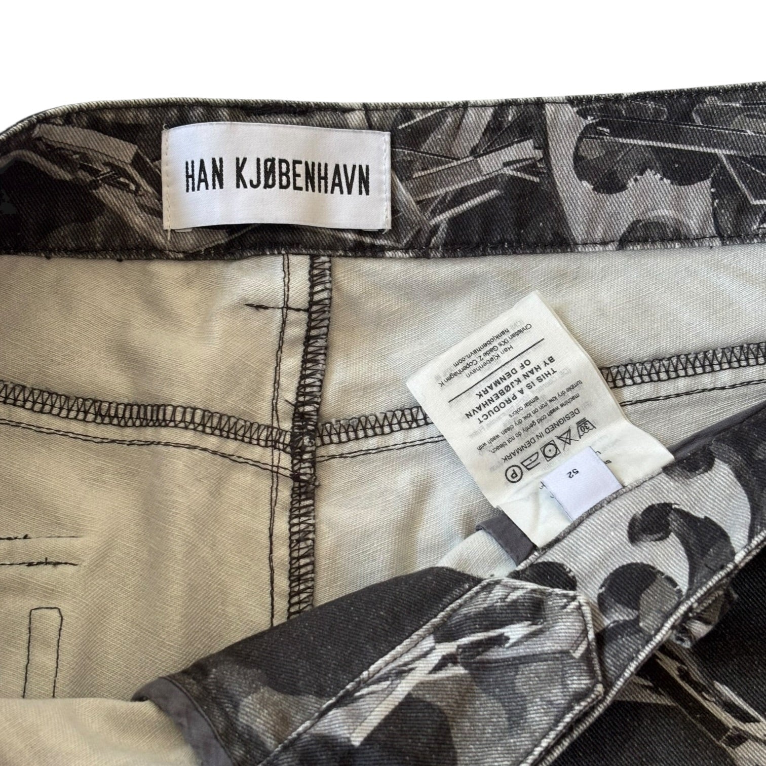 HAN KJOBEHAVN Camouflage Print Cargo Pants XL.
